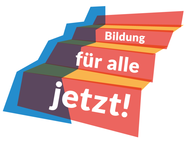  Bunte Treppen und auf jeder Stufe steht ein Wort aus dem Slogan: Bildung für alle jezt! 