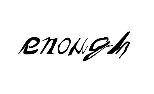 Das Logo von enough: ein handgeschriebenes „enough“ in einer sehr unordentlichen Form